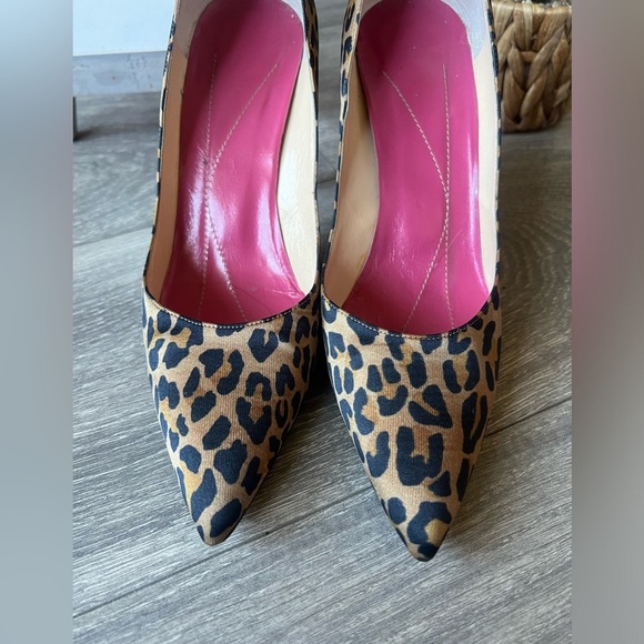 Kate spade satin cheetah leopard pointed toe pumps. Made in Italy. Size 7 - Picture 5 of 10